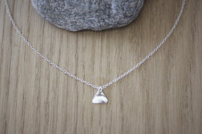 Collier argent massif pendentif mini triangle 