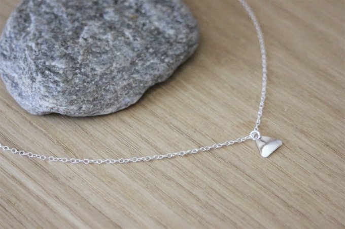 Collier argent massif pendentif mini triangle 