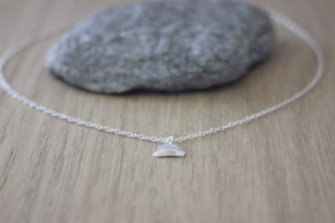 Collier argent massif pendentif mini triangle 