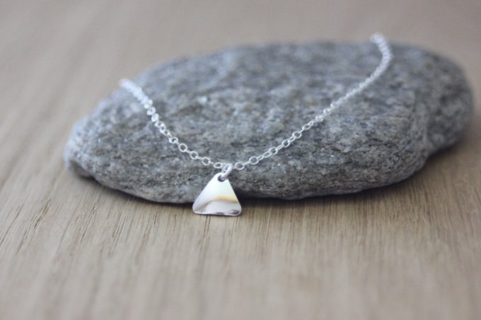 Collier argent massif pendentif mini triangle 