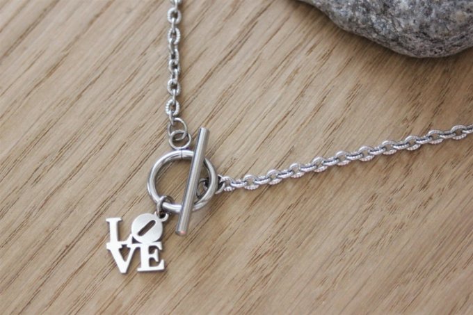 Collier en acier inoxydable fermoir T pendentif LOVE