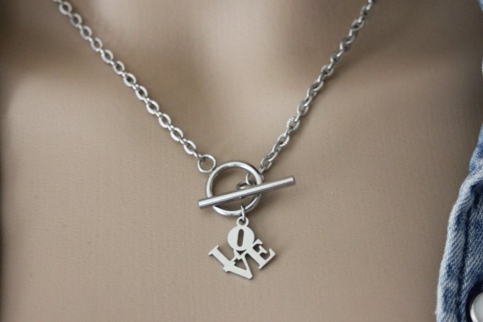 Collier en acier inoxydable fermoir T pendentif LOVE