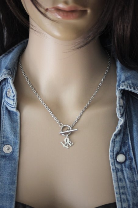 Collier en acier inoxydable fermoir T pendentif LOVE