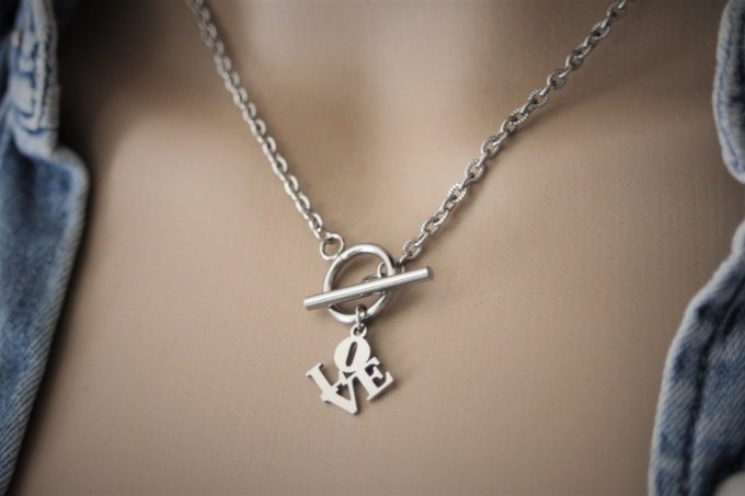 Collier en acier inoxydable fermoir T pendentif LOVE