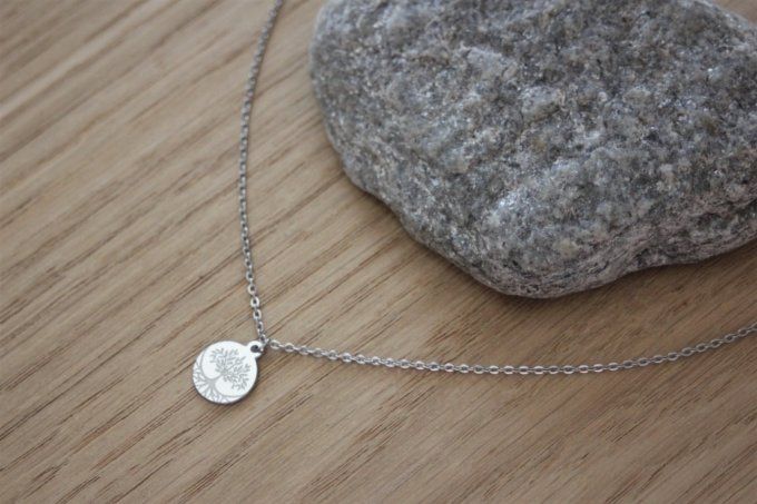 Collier acier inoxydable pendentif médaille gravée arbre de vie