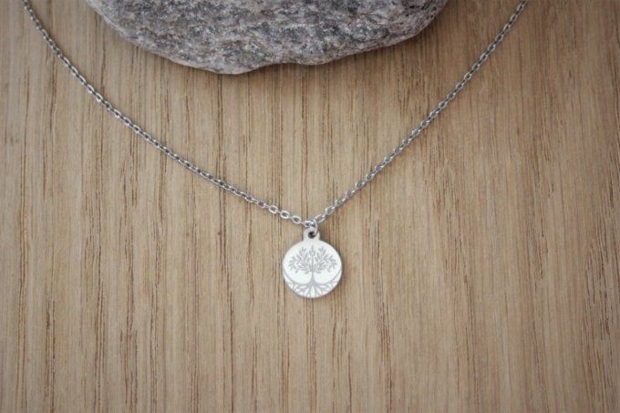 Collier acier inoxydable pendentif médaille gravée arbre de vie