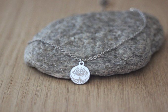 Collier acier inoxydable pendentif médaille gravée arbre de vie