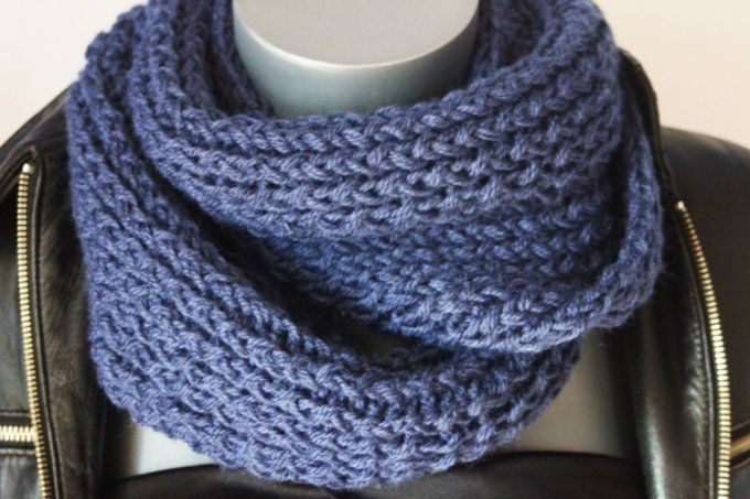 Snood - écharpe en laine de couleur bleu encre
