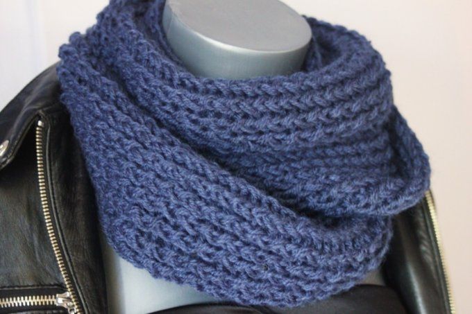 Snood - écharpe en laine de couleur bleu encre