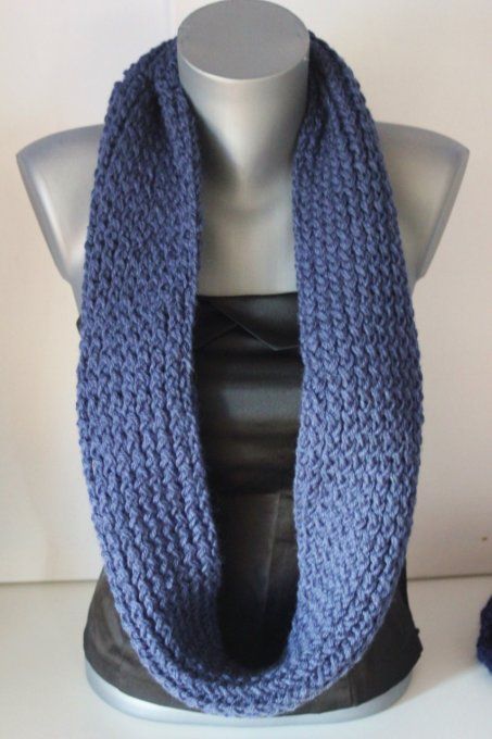 Snood - écharpe en laine de couleur bleu encre