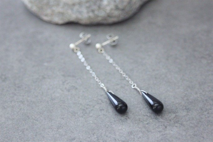 Boucles d'oreilles pendantes en onyx noir et argent massif