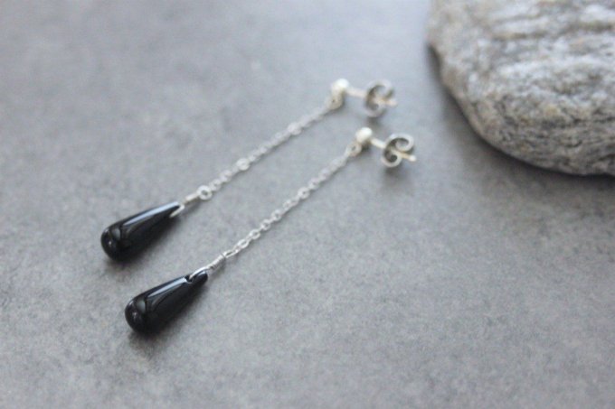 Boucles d'oreilles pendantes en onyx noir et argent massif