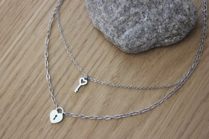 Collier acier inoxydable multi-rangs avec breloque cadenas coeur et clé