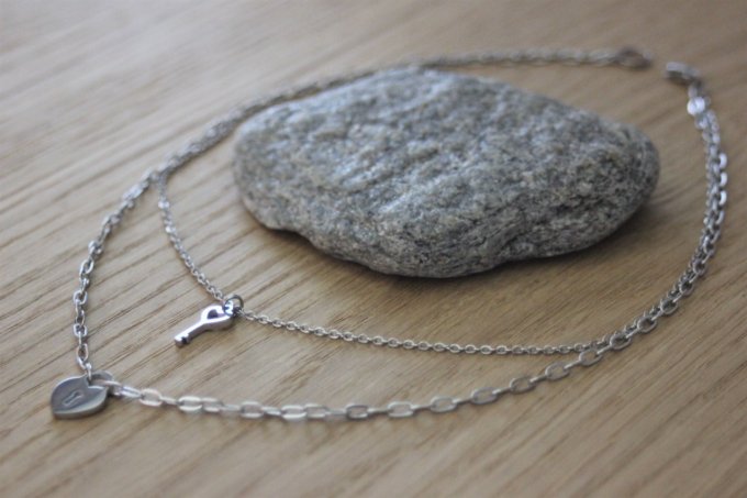 Collier acier inoxydable multi-rangs avec breloque cadenas coeur et clé