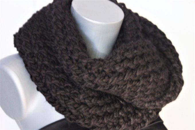 Echarpe snood en laine noire