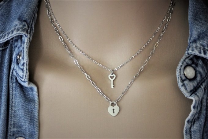 Collier acier inoxydable multi-rangs avec breloque cadenas coeur et clé