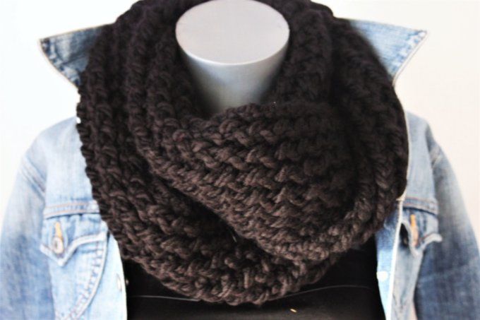 Echarpe snood en laine noire