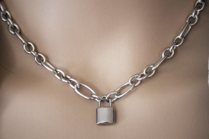 Collier en acier inoxydable gros maillons avec breloque cadenas 