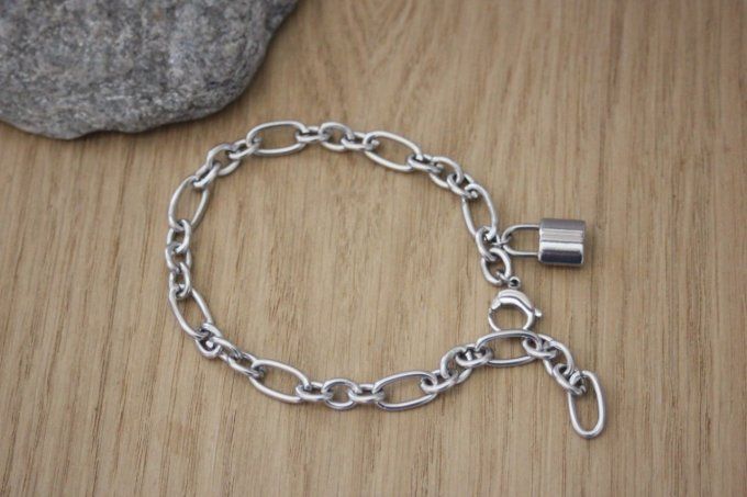 Bracelet en acier inoxydable gros maillons avec breloque cadenas