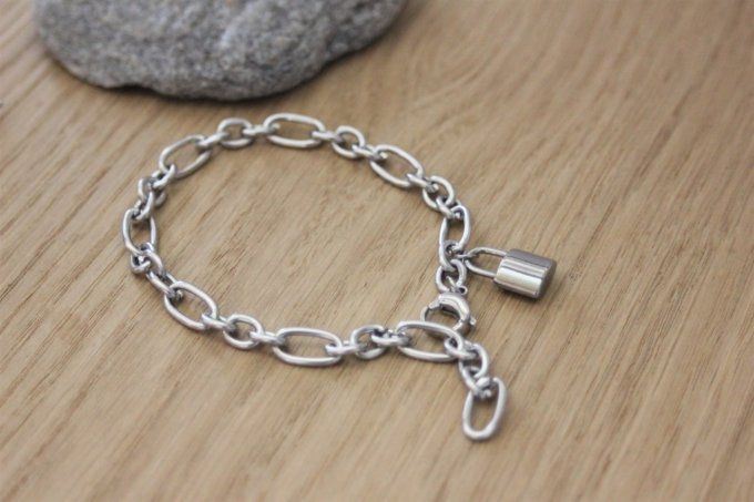 Bracelet en acier inoxydable gros maillons avec breloque cadenas