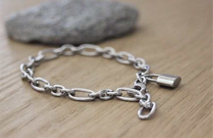 Bracelet en acier inoxydable gros maillons avec breloque cadenas