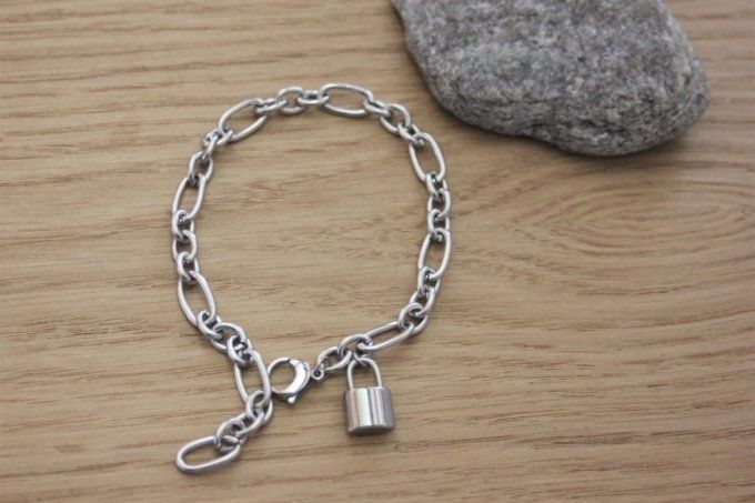 Bracelet en acier inoxydable gros maillons avec breloque cadenas