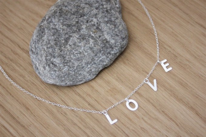 Collier LOVE  ras de cou en argent massif