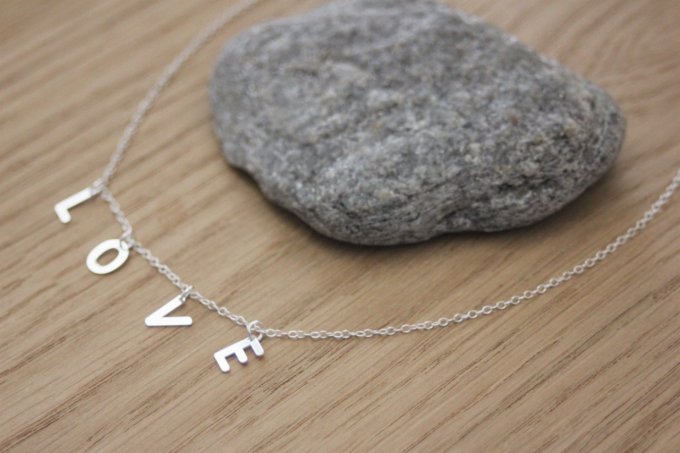 Collier LOVE  ras de cou en argent massif