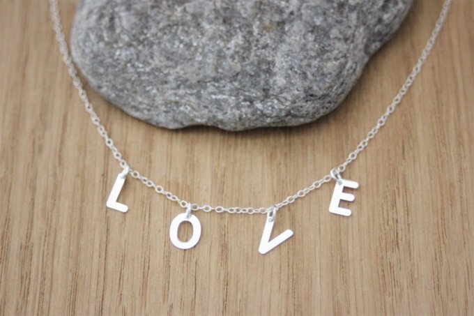 Collier LOVE  ras de cou en argent massif