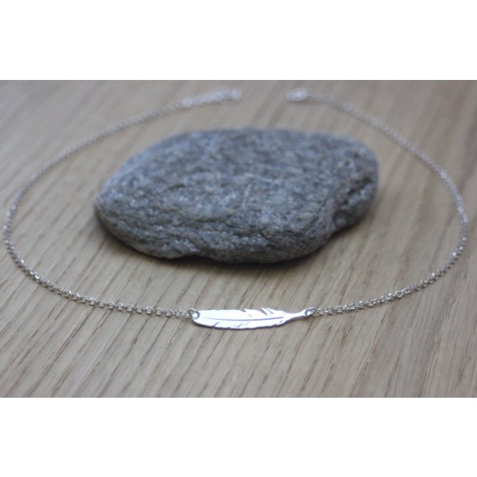 collier plume ras du cou