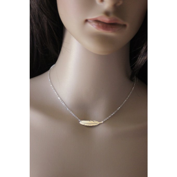 collier fin en argent avec plume