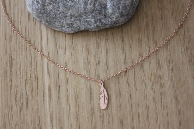 Collier or rose pendentif petite plume