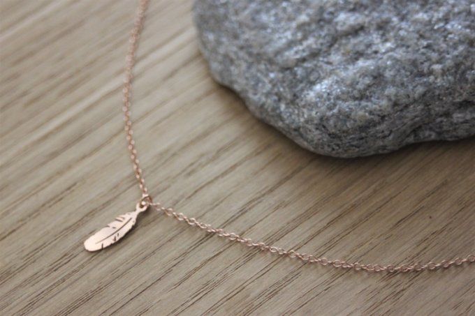 Collier or rose pendentif petite plume