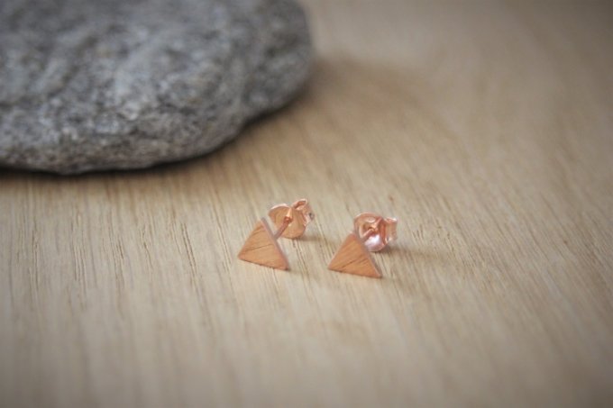 Boucles d'oreilles petit triangle en or rose