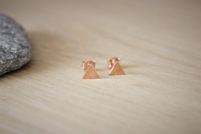 Boucles d'oreilles petit triangle en or rose