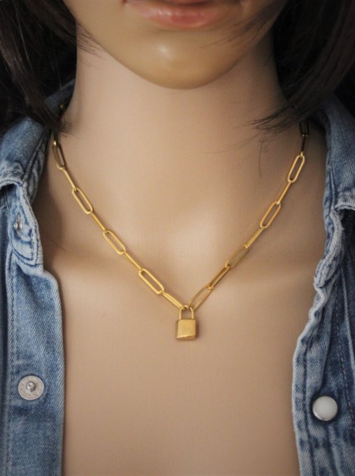 Collier en acier inoxydable doré gros maillons avec breloque cadenas 