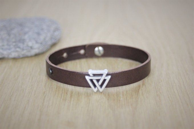 Bracelet manchette cuir marron passant 3 triangles Valknut