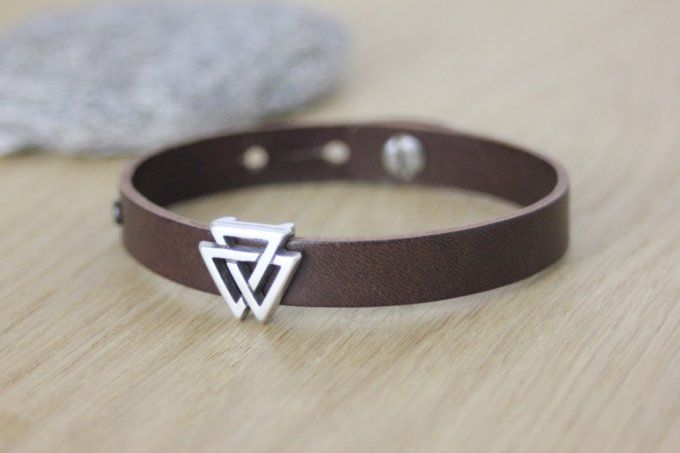 Bracelet manchette cuir marron passant 3 triangles Valknut