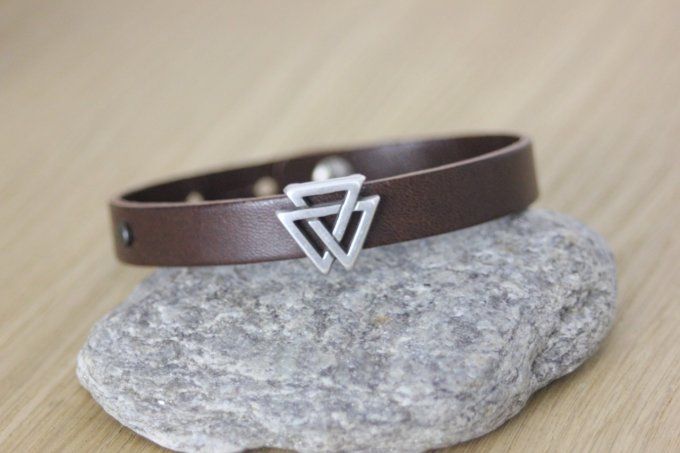 Bracelet manchette cuir marron passant 3 triangles Valknut