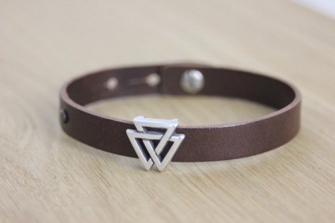 Bracelet manchette cuir marron passant 3 triangles Valknut