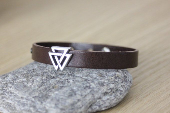 Bracelet manchette cuir marron passant 3 triangles Valknut