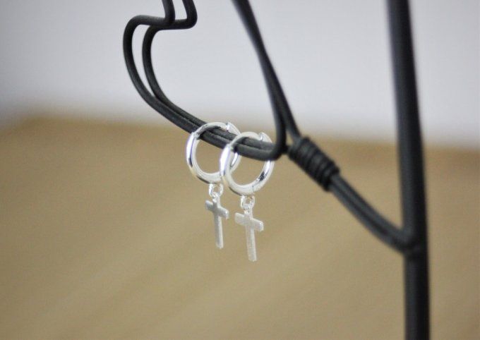 Boucles d'oreilles mini créoles argent massif pendentif croix