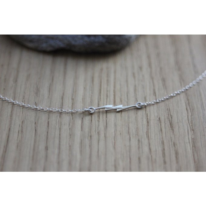 Collier minimaliste en argent pendentif éclair