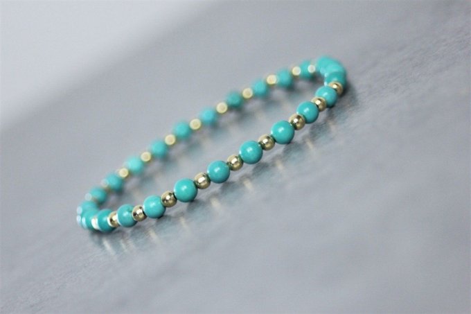 Bracelet perles en turquoise et perles plaqué or
