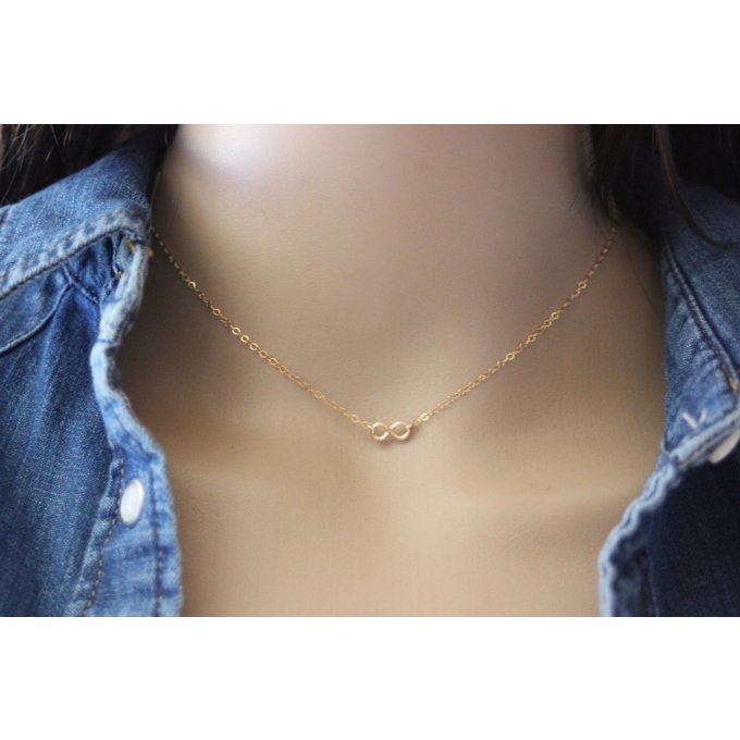 Collier infinity en or