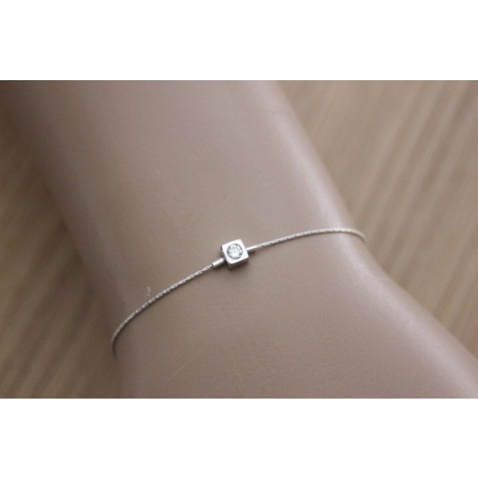 Bracelet argent massif et petit diamant en zircon