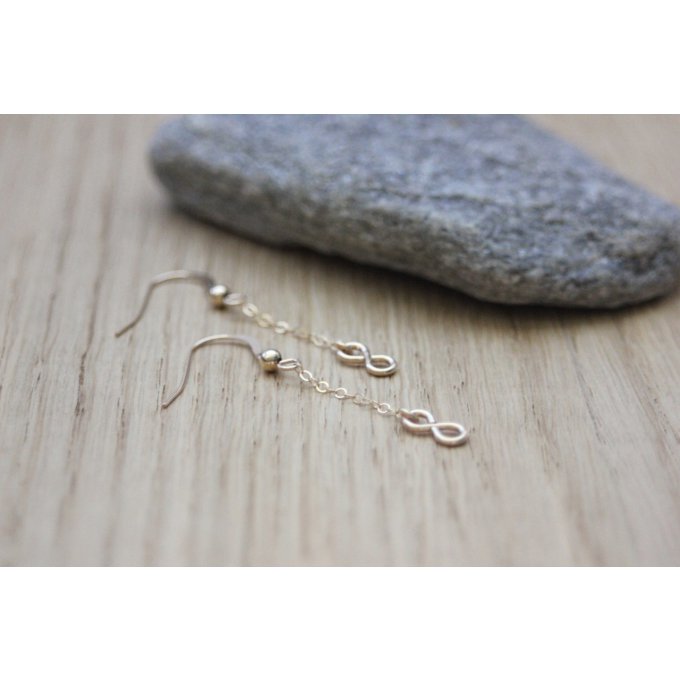 fines boucles d'oreilles en or