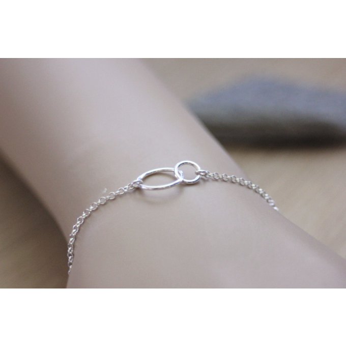 Bracelet argent minimaliste anneaux entrelacés 