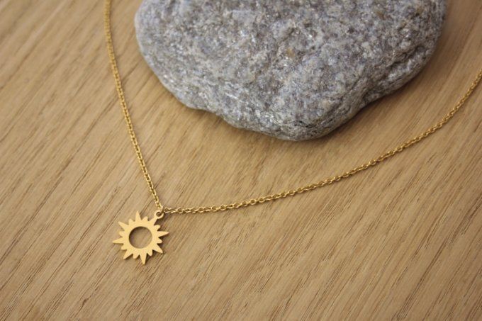 Collier acier inoxydable doré pendentif soleil