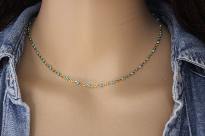 Collier acier inoxydable doré petites perles de couleur en résine